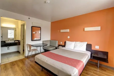 Motel 6 Amherst, Oh - Cleveland West - Lorain Отели в г. Оберлин