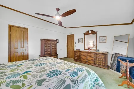 Lake Front Home with Plenty of Space inside and outside. 100 Ft of Lake Frontage