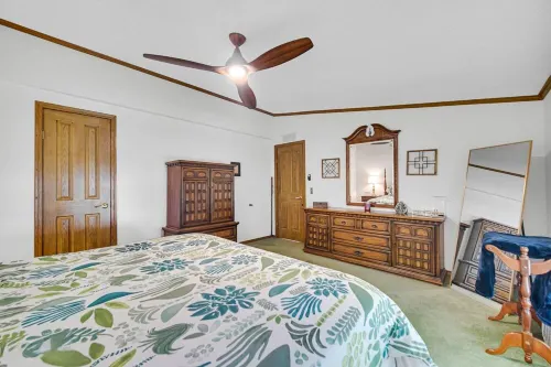 Lake Front Home with Plenty of Space inside and outside. 100 Ft of Lake Frontage