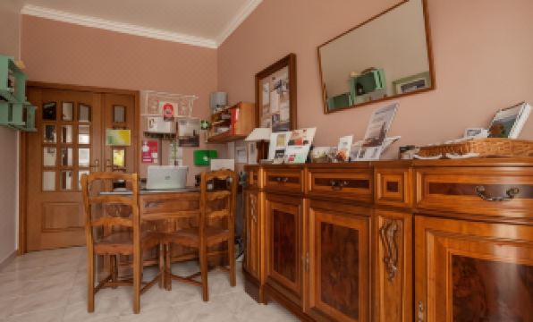 Ericeira Chill Hill Hostel & Private Rooms