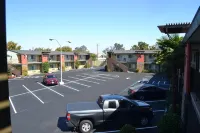 Days Inn & Suites by Wyndham Lodi - Pysäköinti