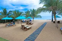 Arugambay Roccos - Beach