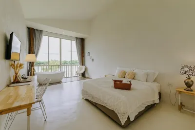 White Wall Riverfront Hotel Các khách sạn ở 