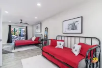 Luxurious Oasis with Pool and Sports Courts - Stunning Scottsdale Retreat