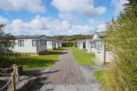 Pinewood B&B - parking