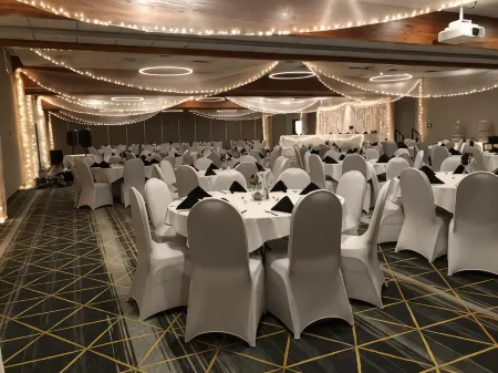 Holiday Inn & Suites ST. CLOUD by IHG