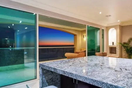 Beautiful Ocean Front Condo! Rosarito Beach- VIEWS Отели рядом с достопримечательностью «Baja Gallery»