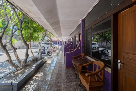 RedDoorz Near Bojonegoro Train Station