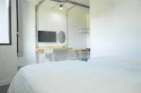 EZY Inn - parking