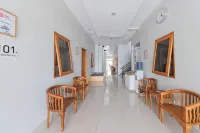 RedDoorz Syariah Near Dprd Kabupaten Subang 수방 호텔