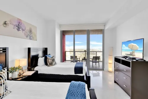 Stunning Ocean and Skyline Views with Resort Amenities - Exquisite Escape Hotels in Hallandale Beach
