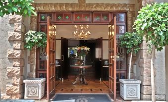 Court Classique Suite Hotel