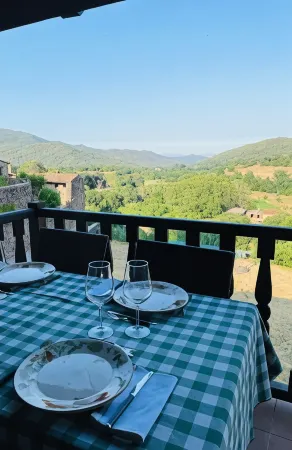 Hotel Cal Sastre Отели в г. Лес-Планес-д'Остолес