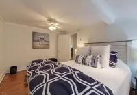 Perfect for a Weekend Getaway 5 Miles to Downtown Newport.
