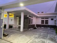 Wonorejo 8 Relaxing Home Hotels in Sumbersari