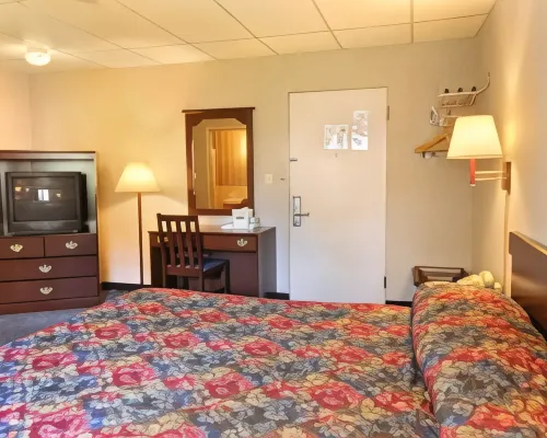 Travelodge by Wyndham Cleveland Lakewood Hotels in Lakewood