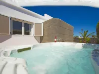 Private villa with pool and whirlpool in a quiet location