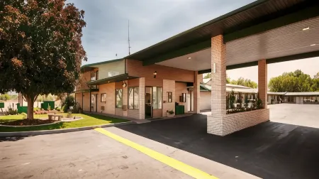 Best Western Paradise Inn  Resort Отели в г. Филлмор