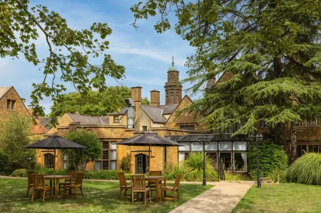 Whately Hall Hotel Отели в г. Суолклифф