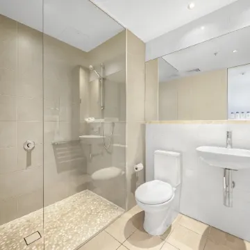 Oaks Redcliffe Mon Komo Suites