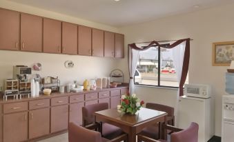 Super 8 by Wyndham Houston/Brookhollow NW