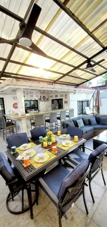 House with a Private Pool, close to the Hilton Princess Hotel and City Mall!