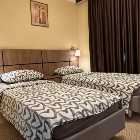 Булут (б. Эдем) Отели рядом с достопримечательностью «State Museum Of Oriental Art»