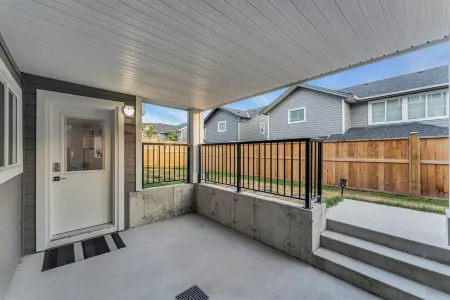 Brand New Ground Level Guest Suite, Close to Beach, US Boarder