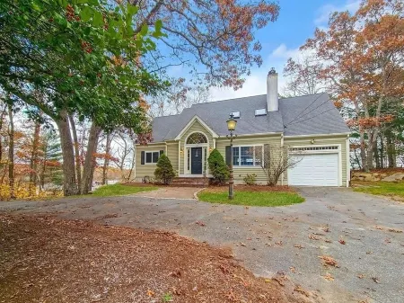 Lakefront Stunning Cape Cod Views w Private Lake Beach - Backyard is the Lake !