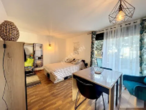 Studio with terrace, sea and mountain view