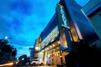 เฟซาด บาย โฮเทล ฟีนา โรงแรมใน