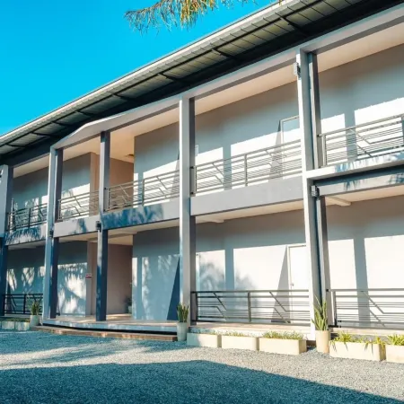 Farinda Resort Отели рядом с достопримечательностью «Пирс Тхадан»