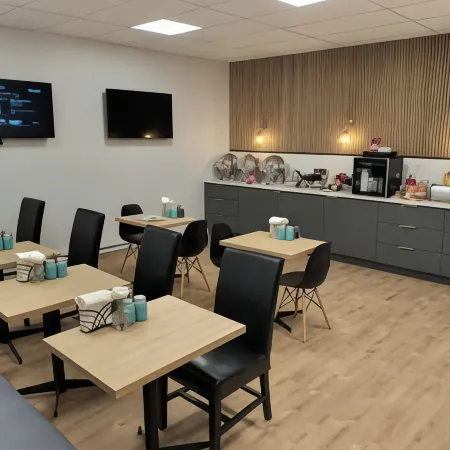 Best Western Plus Emerald Isle Hotel