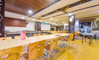 FabHotel Raghumani Palace