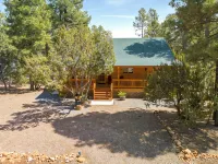 Charming 2-bedroom Cabin with WiFi, Wood Stove and AC in serene Heber-Overgaard! Ξενοδοχεία στην πόλη Heber