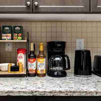 Fallsview Escape|King Bed|10 Mins to Falls|Games Dining/Meeting Rooms