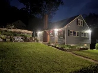 Charming 3-bedroom Lakehouse in Columbia with water views and dock