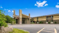 Quality Inn & Suites Black River Falls I-94 - parking