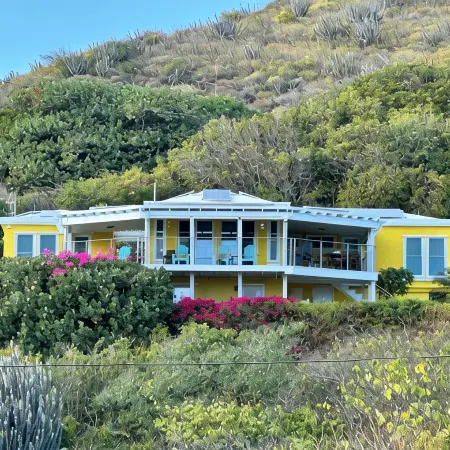 Diamond in Paradise-Hear the waves, feel the breezes from this 3 bedroom villa!