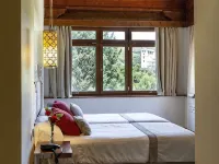 Parador de Granada Hotels near Genil