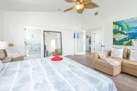 Latitude 24!  Cabana Club access, deep canal, jacuzzi, kayaks, ice machine.