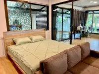 Kirin Riverside Homestay with AC, WiFi in Bangkok โรงแรมใกล้ทุ่งครุ พลาซา