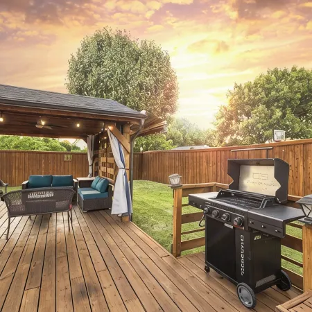 2 minutes from lake, Pickleball, Hot Tub, Pool table! Отели в г. Роулетт