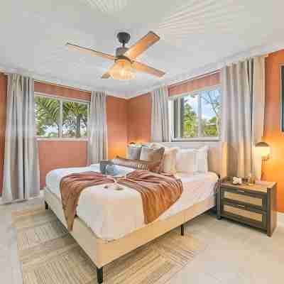 Sunny-Haven 3 Bedroom PoolVilla With GameRoom near the Beach & Shopping Centers Rooms