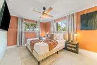 Sunny-Haven 3 Bedroom PoolVilla With GameRoom near the Beach & Shopping Centers