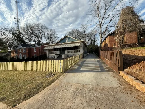 Fully renovated Charming 2-bedroom with full kitchenin amazing at1423 Madison av