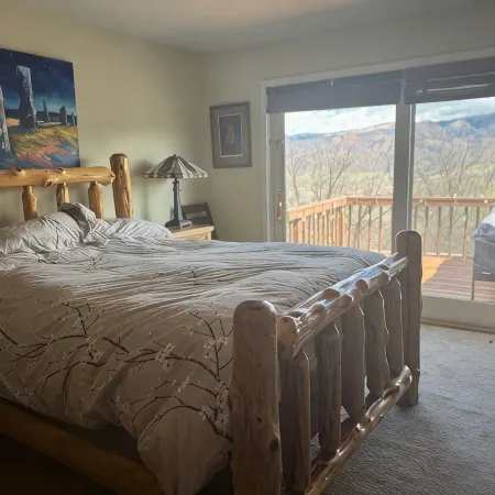 Charming 3 Bedroom family house with hot tub on 2 acres panoramic views