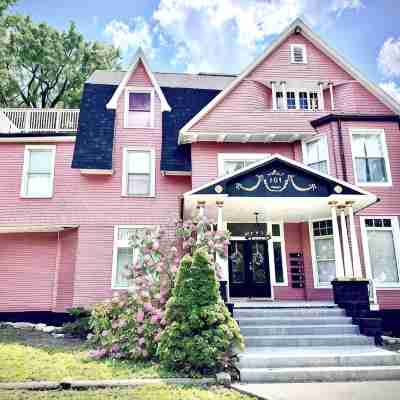 Valentine Suite / 1BD/1BA Apt in Holiday House Hotel Exterior