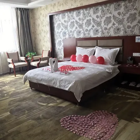 Long Tu Hotel