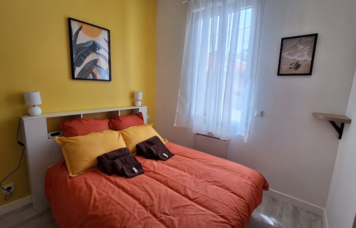 Nice 3 bedroom house near the port - parking/climate/terrace/playroom